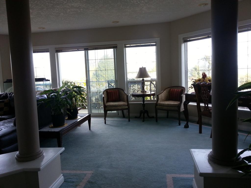 By The Sea Bnb, Sidney Victoria Bc מראה חיצוני תמונה