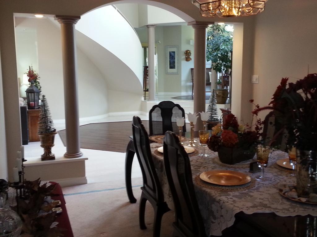 By The Sea Bnb, Sidney Victoria Bc מראה חיצוני תמונה