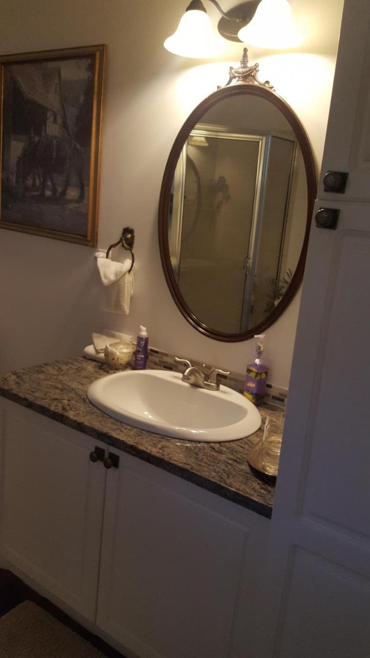 By The Sea Bnb, Sidney Victoria Bc מראה חיצוני תמונה