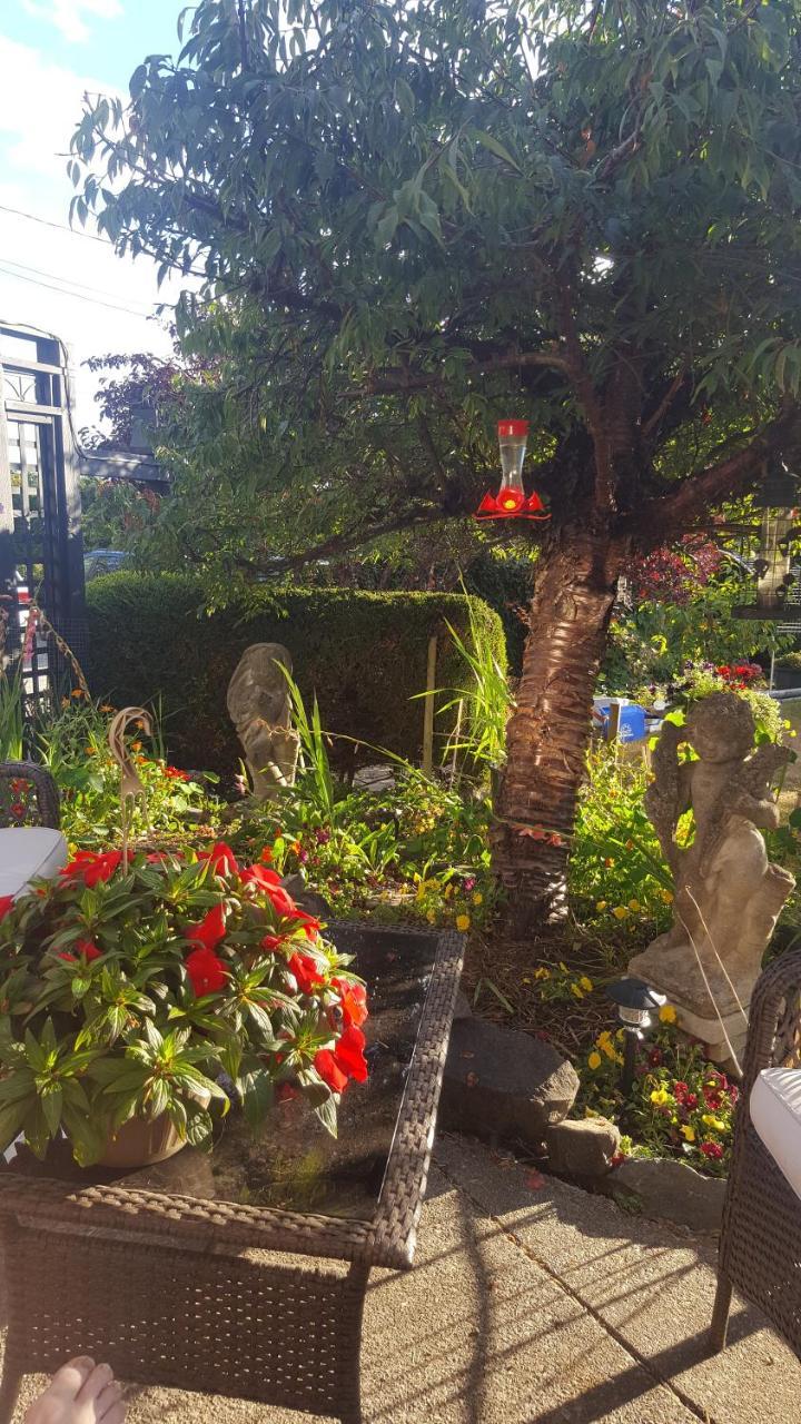By The Sea Bnb, Sidney Victoria Bc מראה חיצוני תמונה