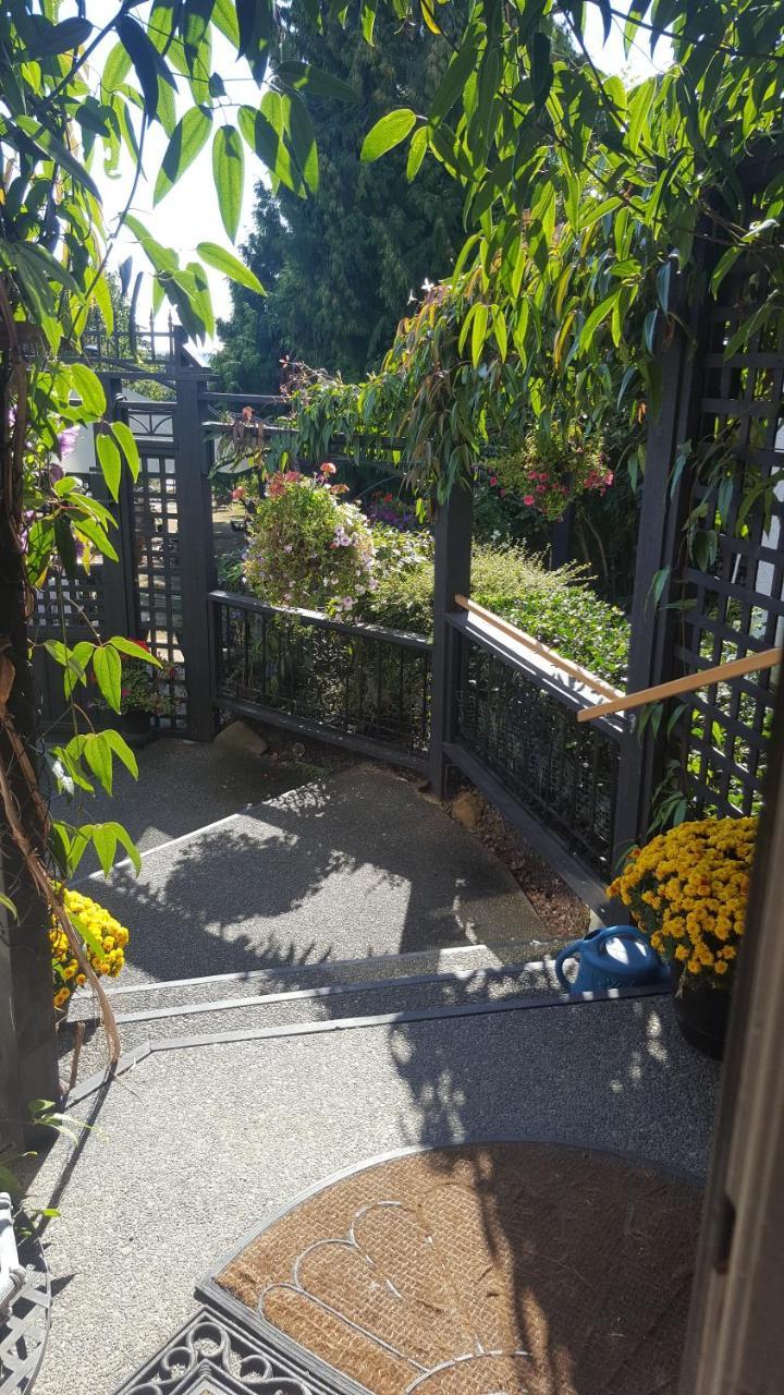 By The Sea Bnb, Sidney Victoria Bc מראה חיצוני תמונה